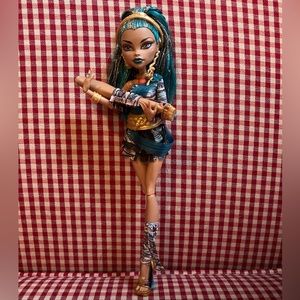 Monster High Nefra De Nile Original (Right Leg Broken)